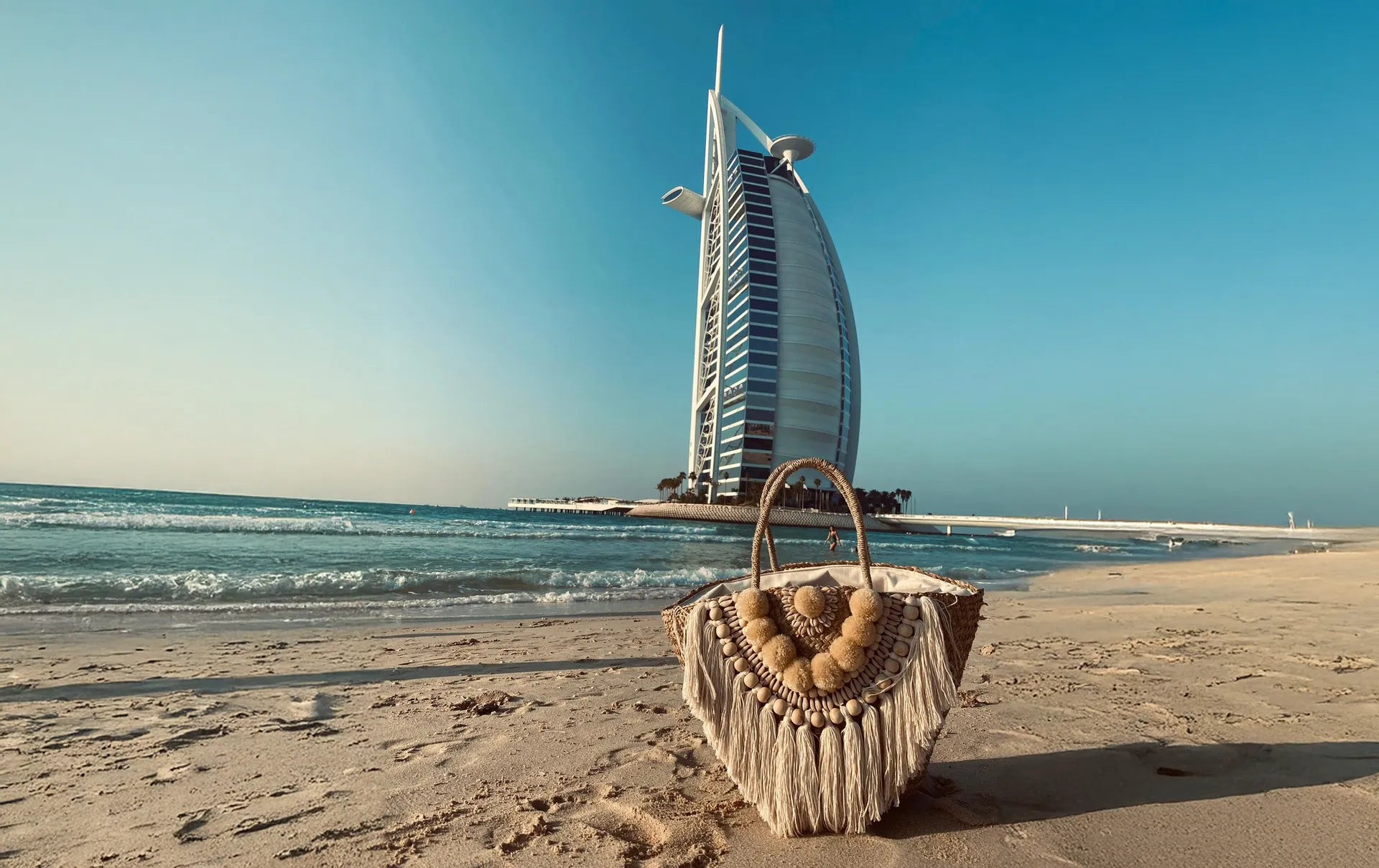 Summer Escape Essentials: Beach‑to‑Bar Outfits for the Stylish Traveler
