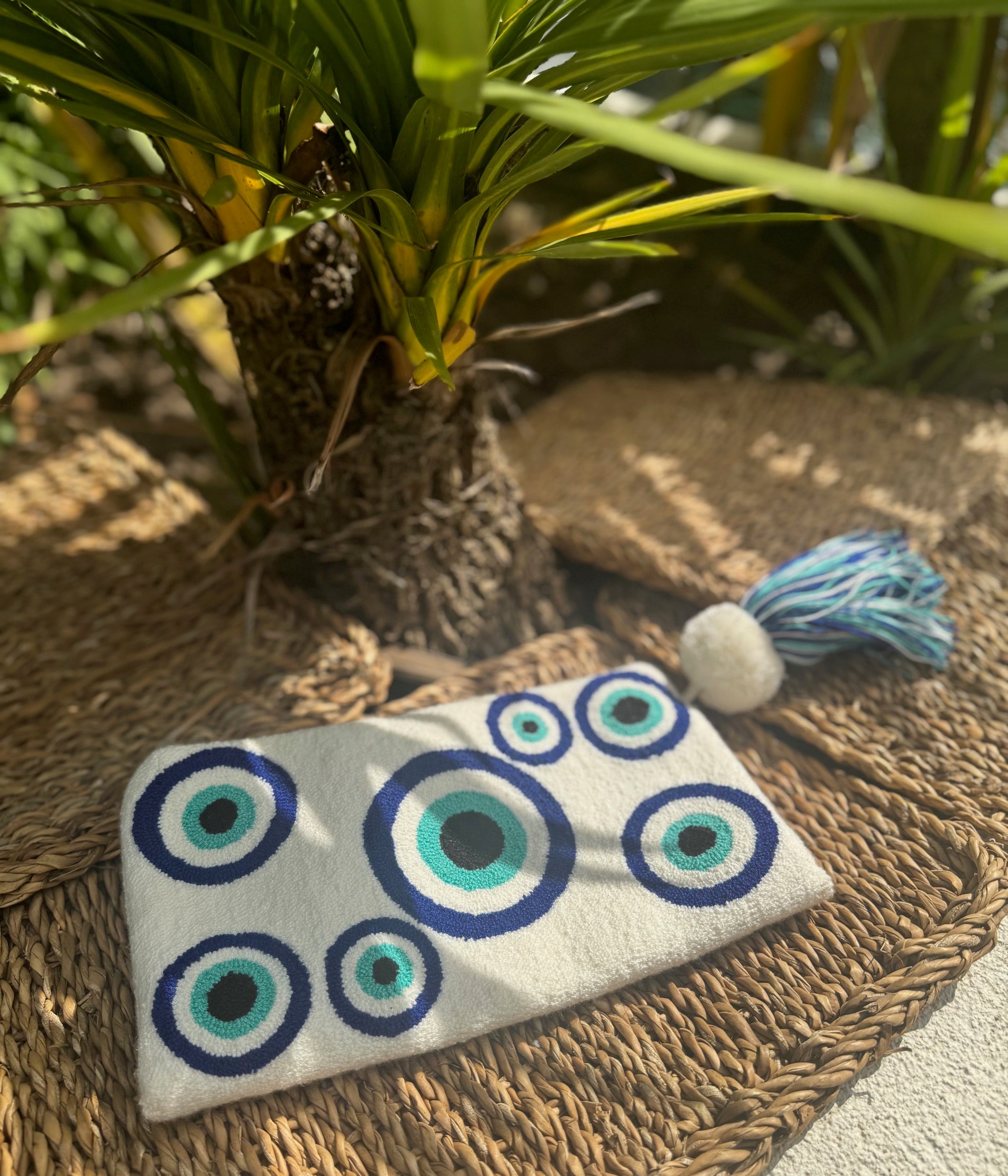 WHITE GREEK EYE CLUTCH