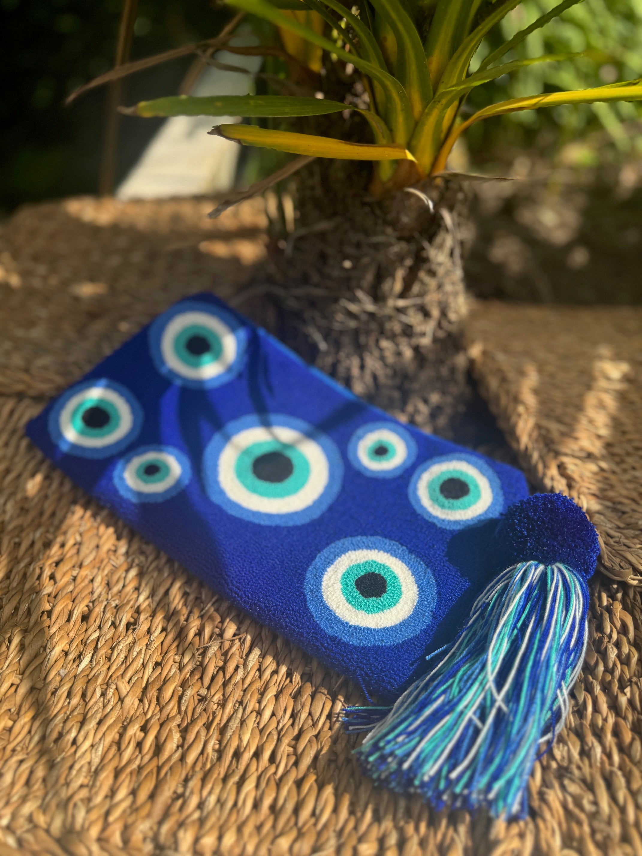 BLUE GREEK EYE CLUTCH