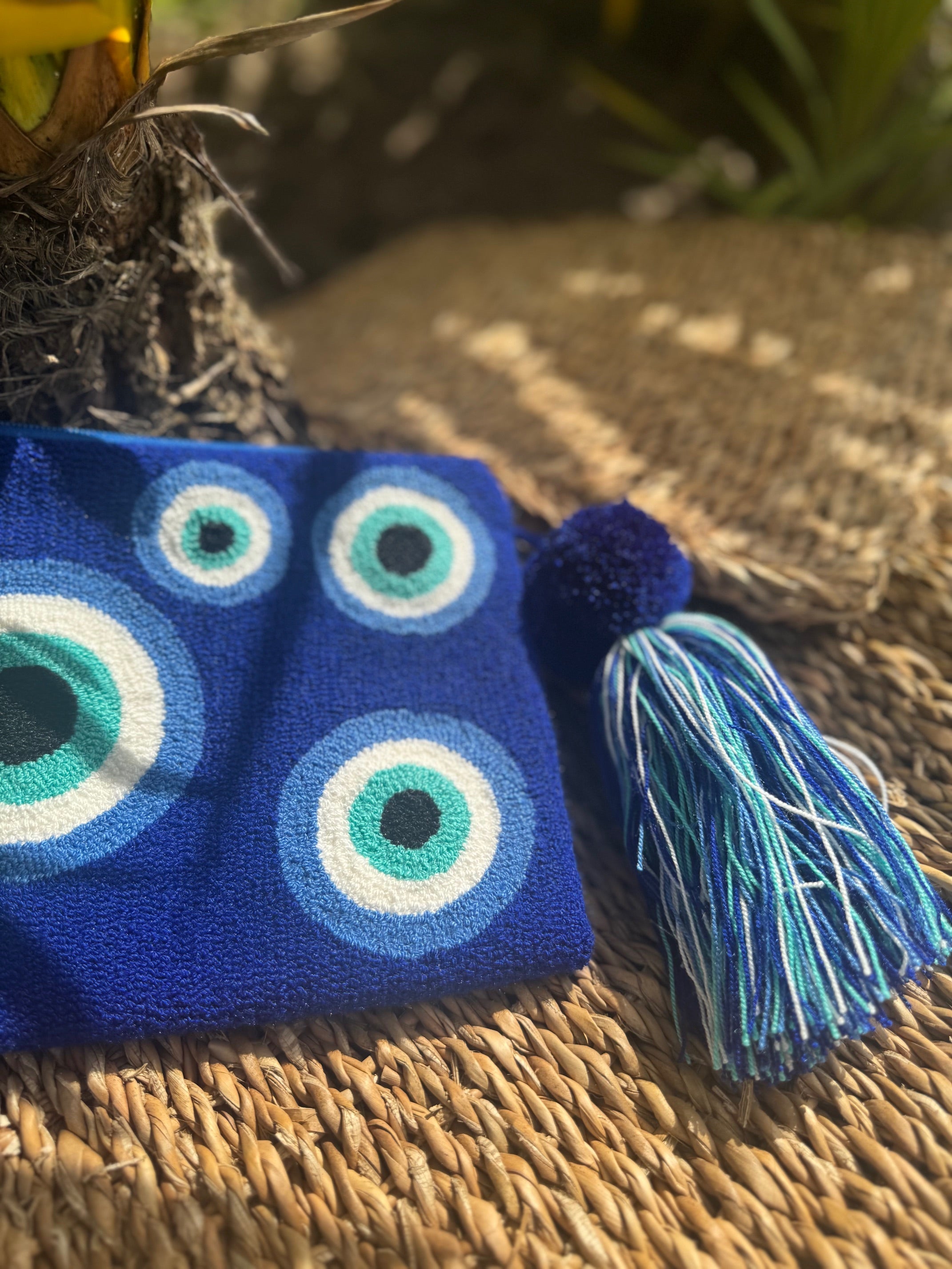 BLUE GREEK EYE CLUTCH
